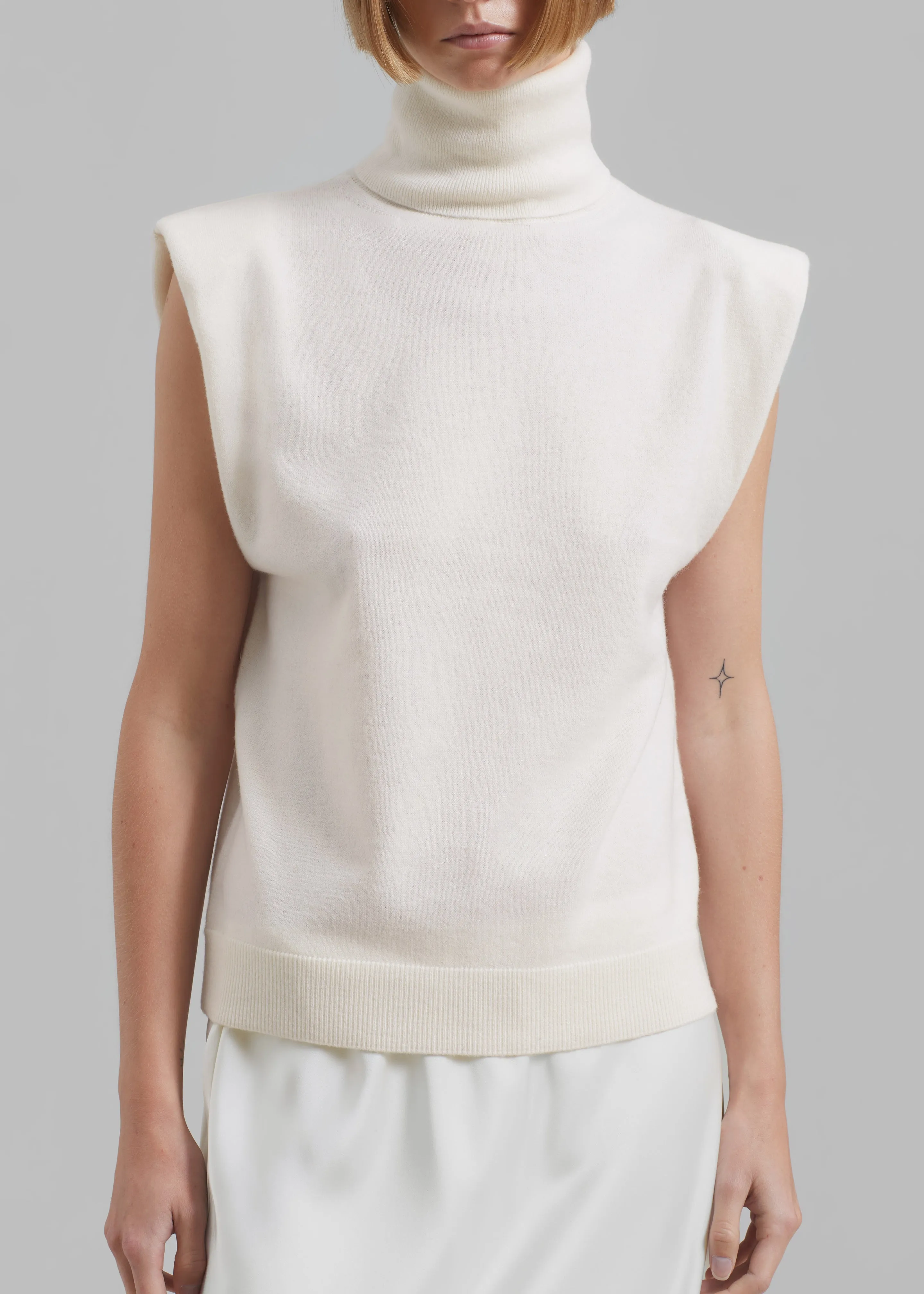 Nadia Thin Padded Sleeveless Turtleneck - Ivory